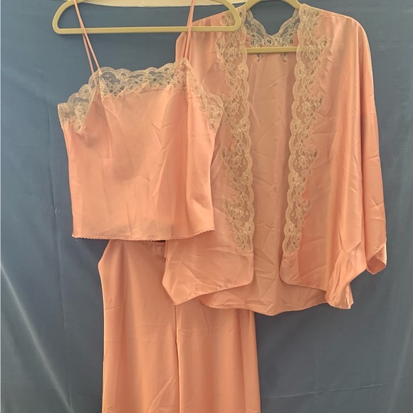 Pretty set purchased in 1985 from high-end boutique. Pink satin, cream lace. - Picture 1 of 8
